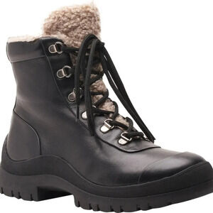 NWOT Andre Assous Leandra Water Resistant Leather Boots. Sz: 7